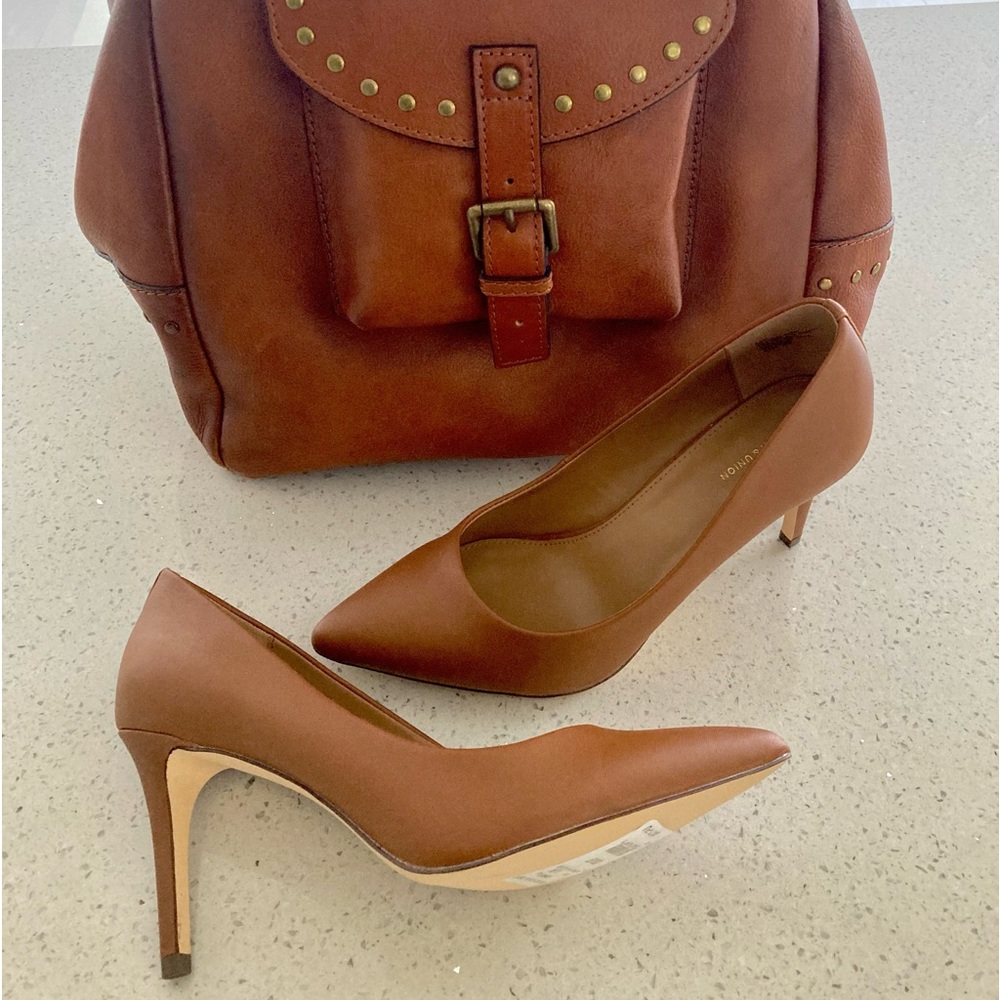 NWT cognac Heels
